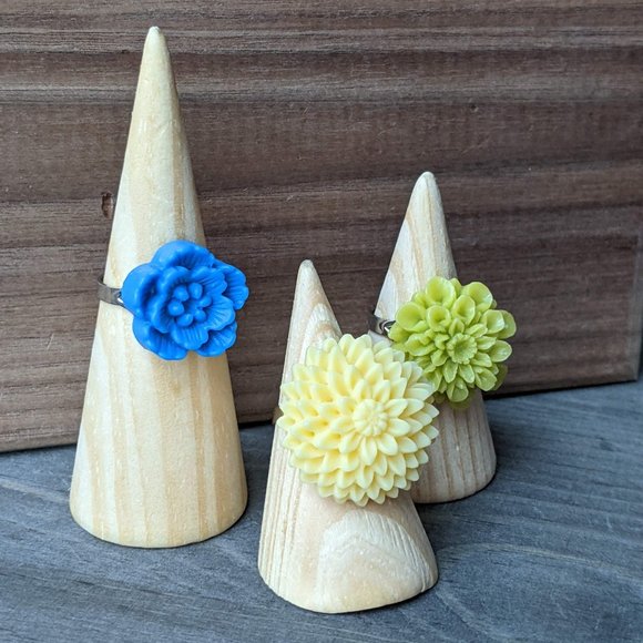 Floral Resin Rings Set of 3 - Blue Cherry Blossom, Yellow Mum, Green Dahlia - Picture 4 of 13